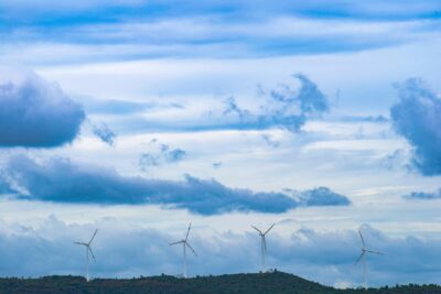 Électricité : le prix spot grimpe à 212 euros le MWh, plus haut du mois, faute de vent